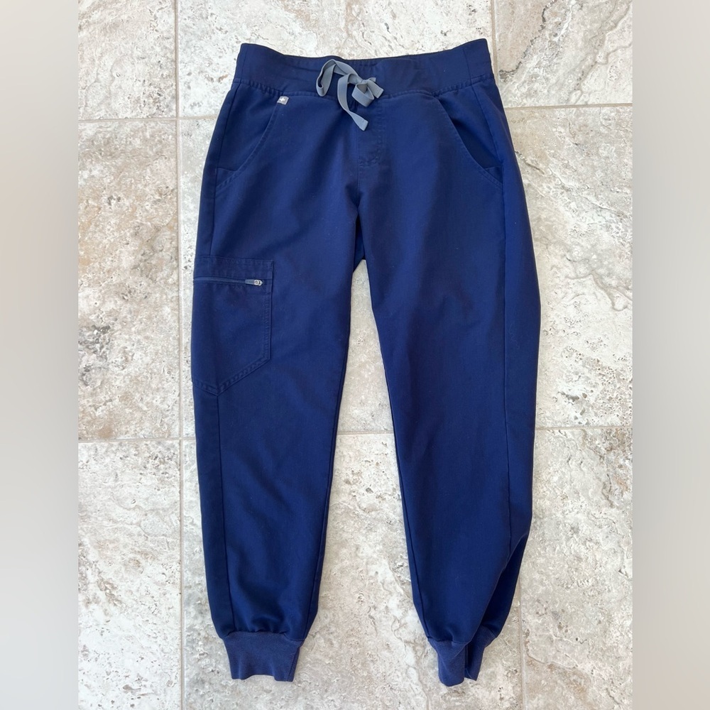 FIGS Zamora Jogger Scrub Pants in Navy Blue, size XS/P